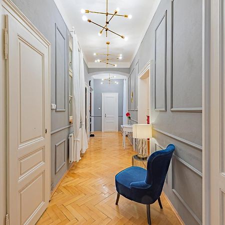 Colorful Wenceslas Square Apartment Прага Екстериор снимка
