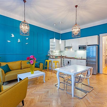 Colorful Wenceslas Square Apartment Прага Екстериор снимка