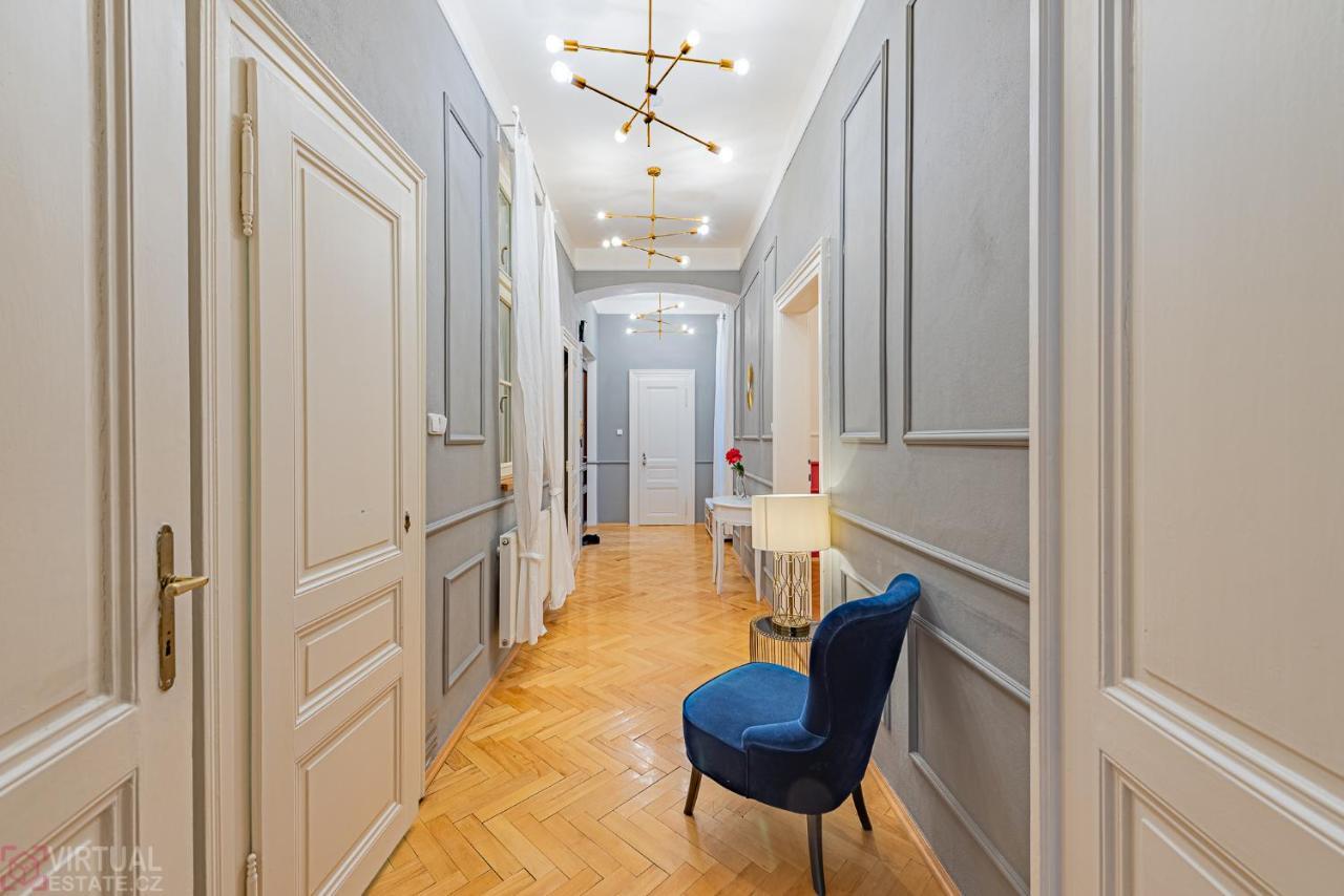 Colorful Wenceslas Square Apartment Прага Екстериор снимка