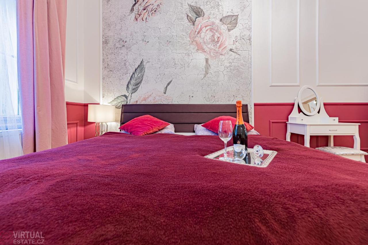 Colorful Wenceslas Square Apartment Прага Екстериор снимка