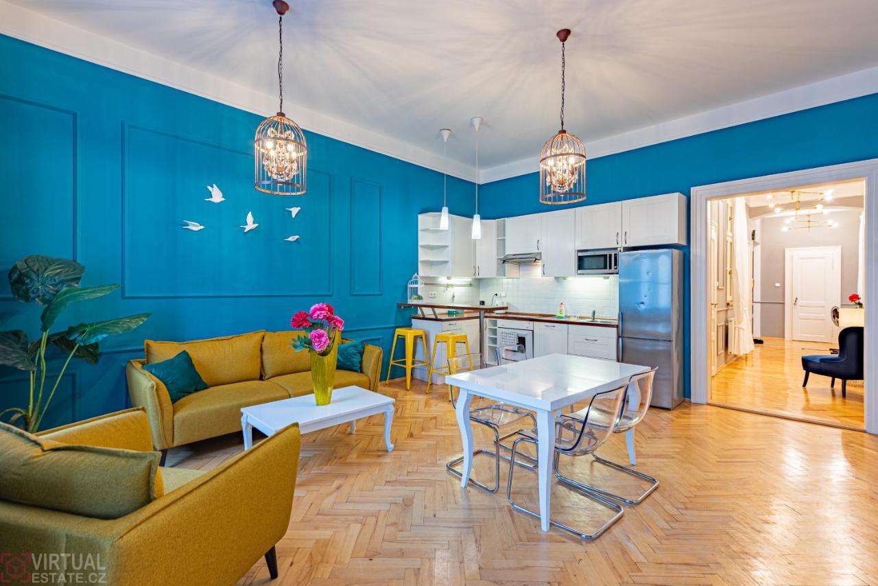 Colorful Wenceslas Square Apartment Прага Екстериор снимка