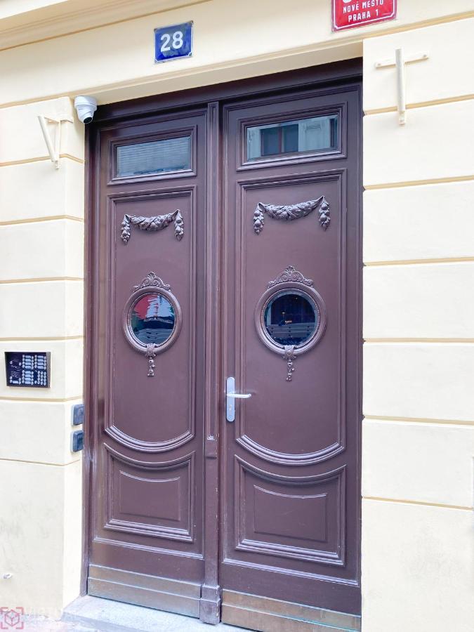 Colorful Wenceslas Square Apartment Прага Екстериор снимка