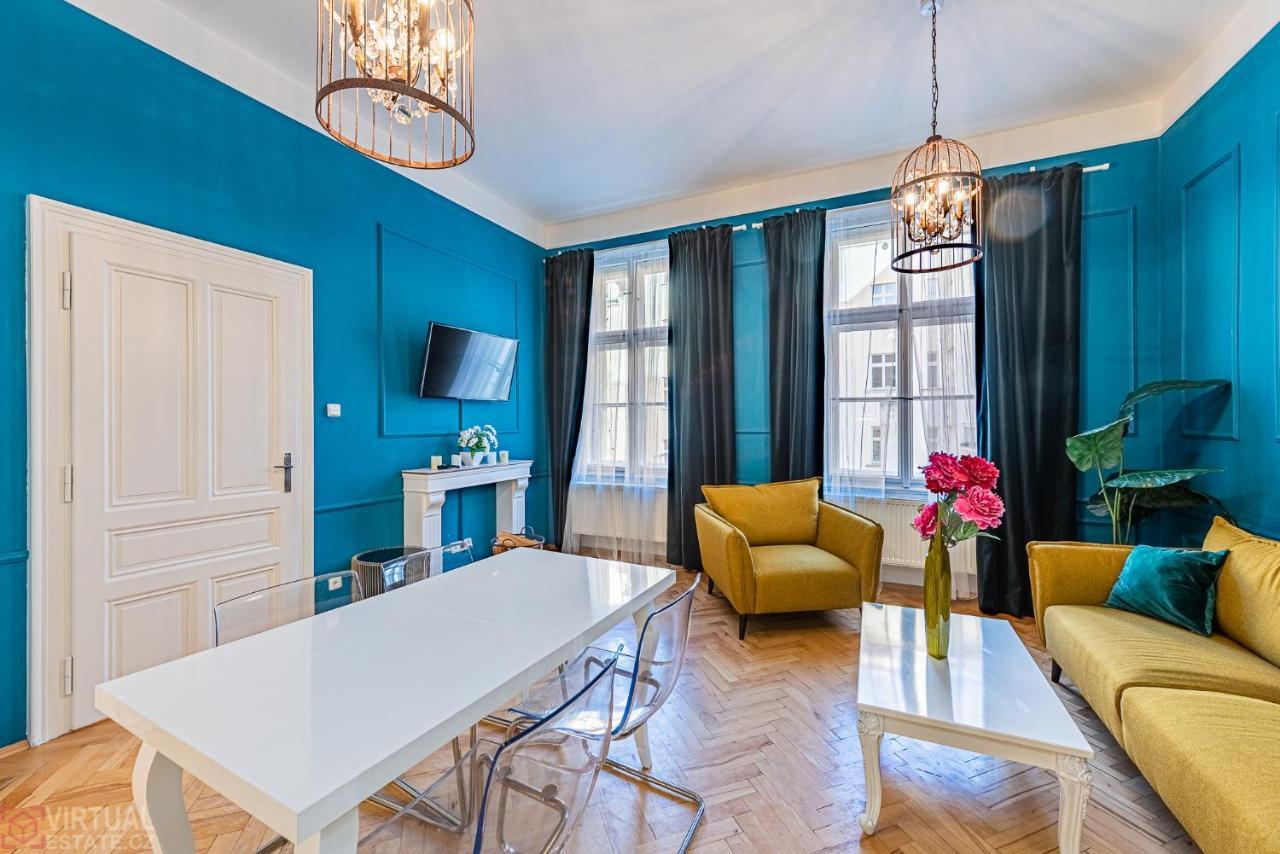 Colorful Wenceslas Square Apartment Прага Екстериор снимка
