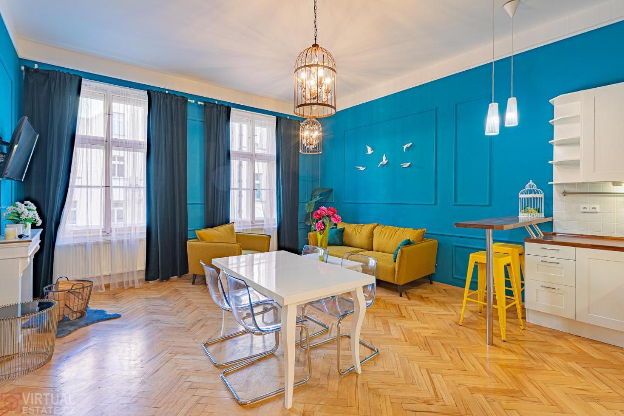 Colorful Wenceslas Square Apartment Прага Екстериор снимка