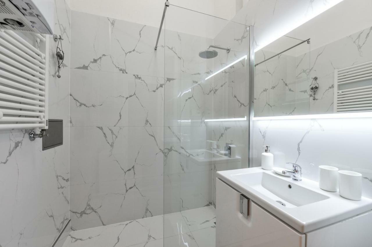 Colorful Wenceslas Square Apartment Прага Екстериор снимка